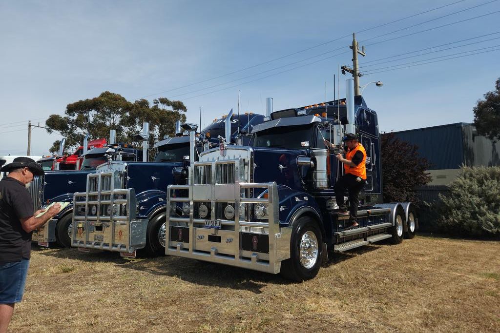 Mibus from Dimboola getting their truck judged. Photo: DEE DEVLIN