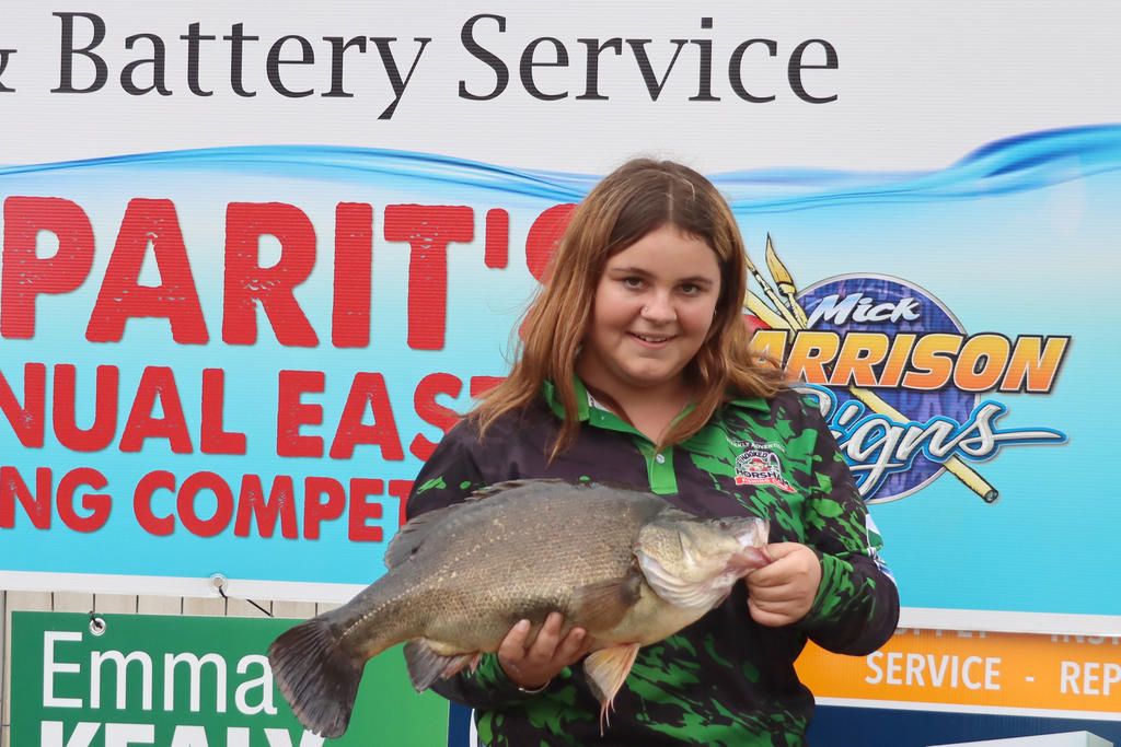 Junior champion Cheyanne Brabender of Sebastopol shows off a golden perch/yellowbelly weighing 2638g.