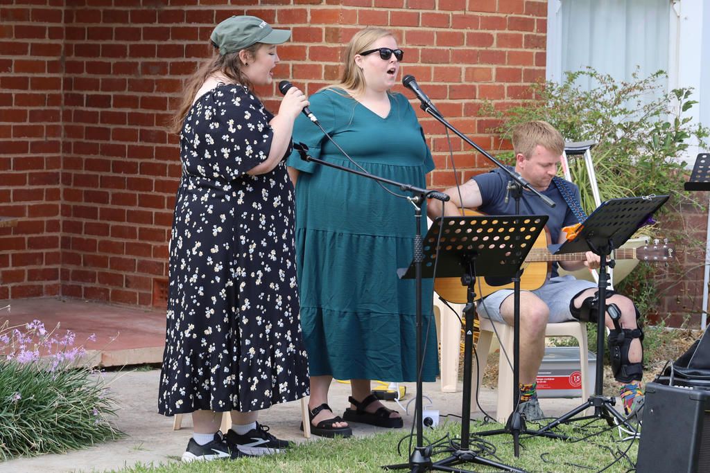 Felicity, Emma and Ash from Rupanyup play at Tesso's. Photo: LES GRAETZ