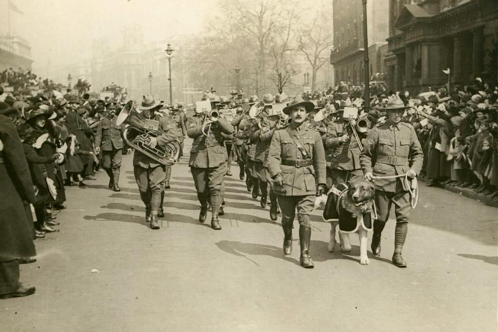 Australia first commemorated Anzac Day in 1916, including with a parade of active World War I servicemen in London.