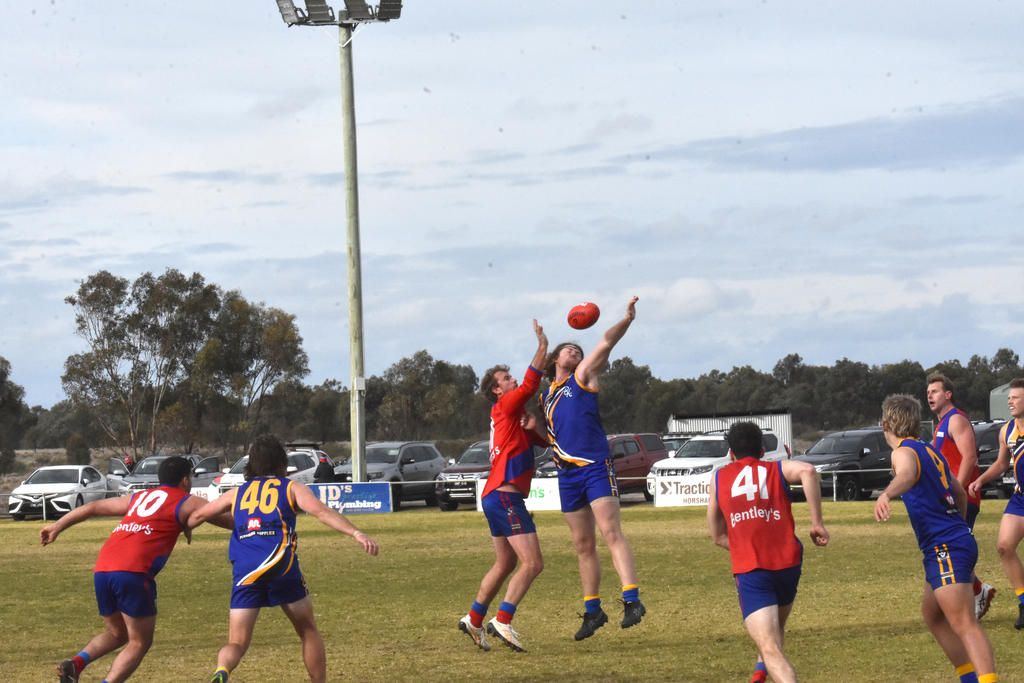 Kalkee's Luke Byrne contests the bounce.