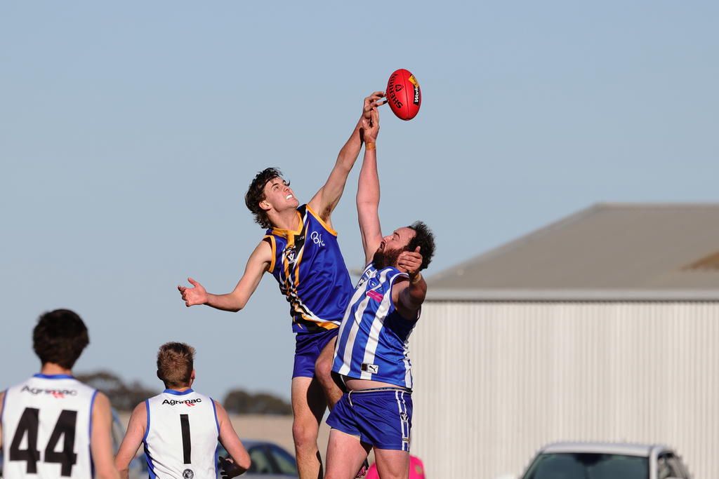 Jesse Taylor wins the ruck for Natimuk.