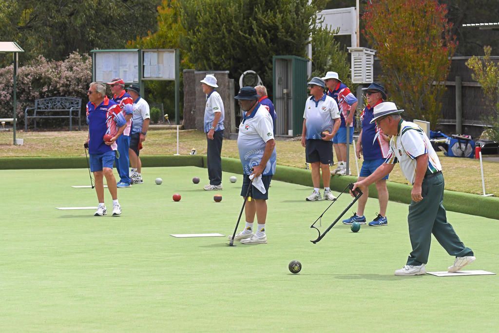 The Warracknabeal Golf bowling greens were a hive of activity with both sides playing at home. On one side Warracknabeal Golf Blue hosted Rainbow, while Warracknabeal Golf White faced off against Rupanyup.