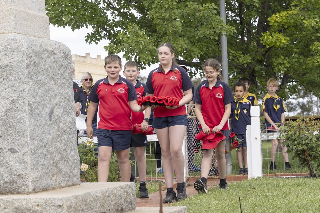 Rainbow P-12 College students, Koby Weir and Emma Saul, holding a wreath to lay at the cenotaph, while Hendrix Clugston and Lilah Bainbridge are walking behind them. Photo: BEN GOSLING