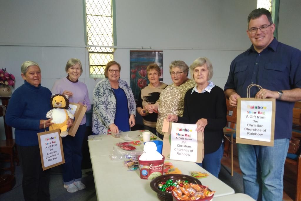 Margaret Mellington, Jenny Solly, Pam Clugston, Elaine Nitschke, Joan Harmer, Joy McLean and Pr Lucas Matuschka.