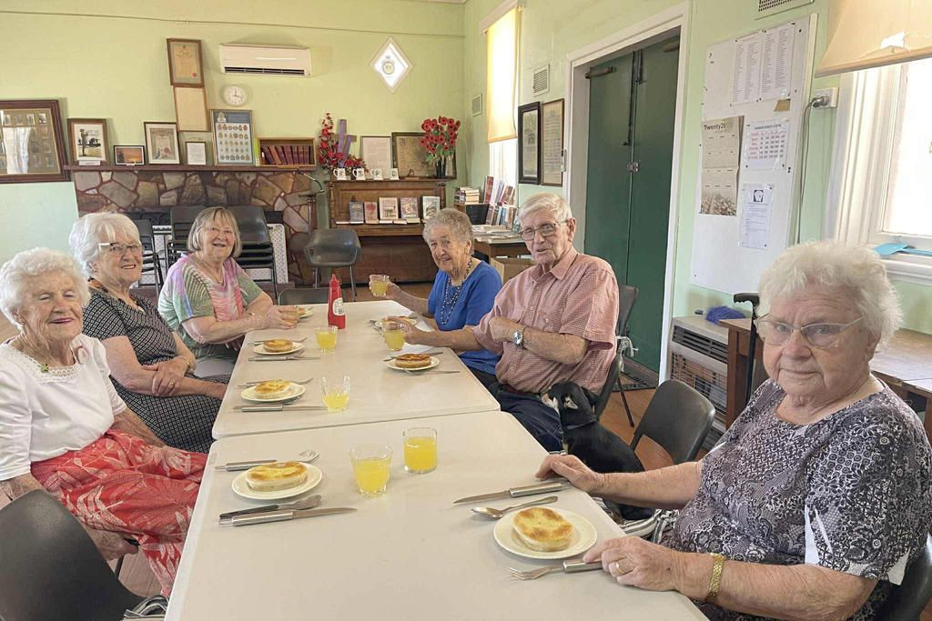 Enjoying playing cards are Hazel, Shirley, Ruth, Phyllis, Ernie and Shirley.