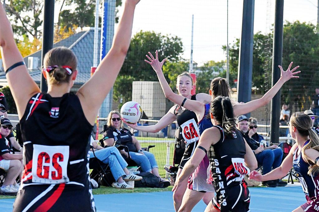 Horsham Saints have produced a stunning comeback, overturning a five-goal deficit to defeat the Demons 67-53.