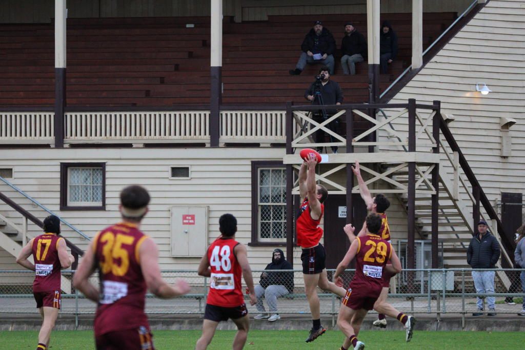 Paul Summers kicked seven goals as Stawell bounced back from its narrow Ararat loss with a commanding 103-58 win over Warrack.