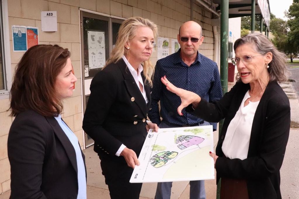 Member for Lowan Emma Kealy, Sen Bridget McKenzie, HRCC director communities and place Kevin O'Brien and Horsham Mayor Robyn Gulline