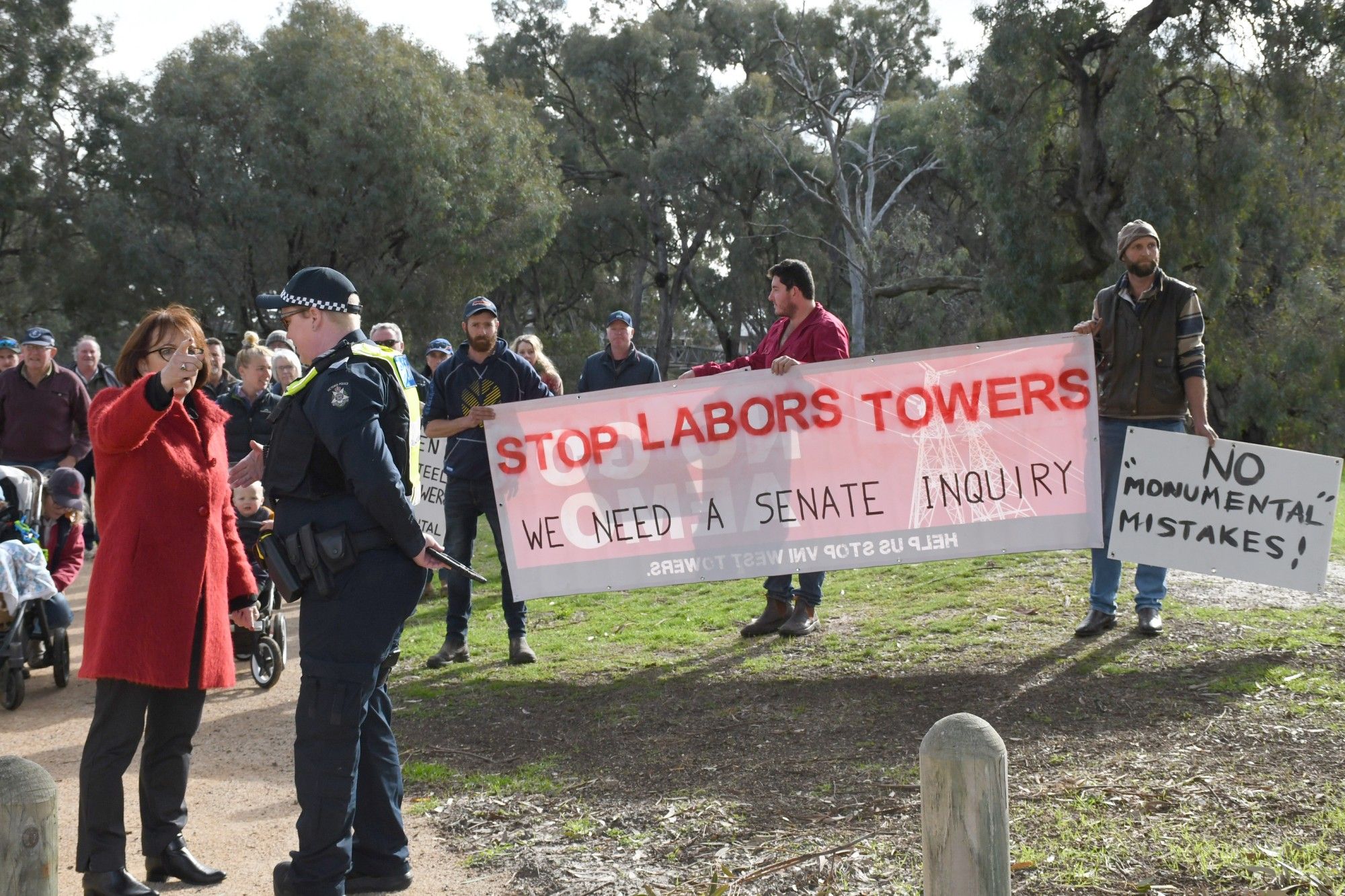 Member for Mallee Anne Webster discusses the rights of protesters with a police officer.