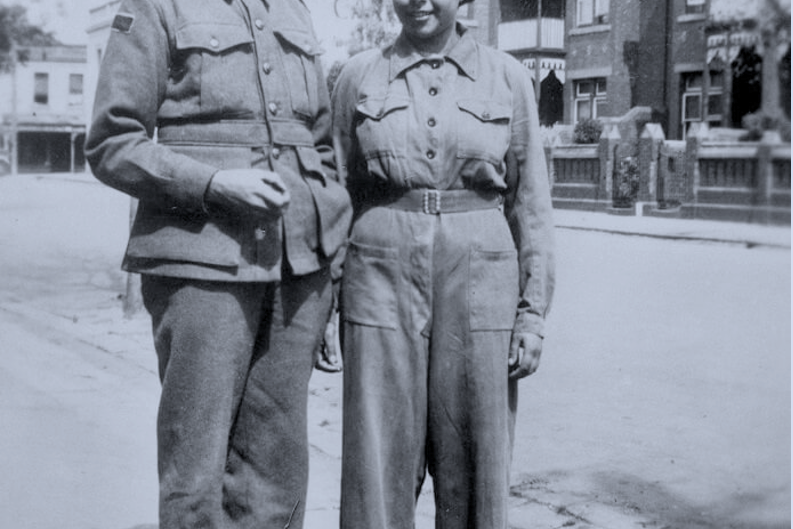 Aircraftwoman Alice Lovett stands with her uncle, Private Samuel (Sam) Alexander Peacock Lovett, in Melbourne in 1942.