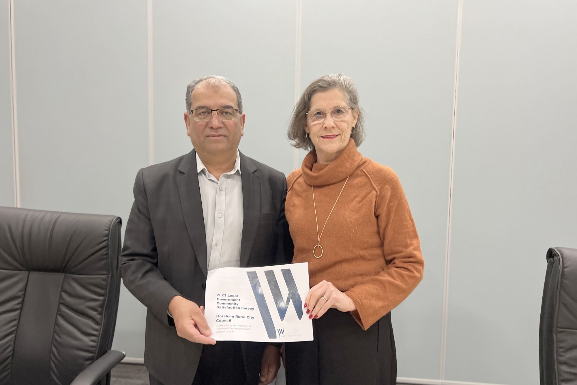 HRCC CEO Sunil Bhalla and Mayor Robyn Gulline
