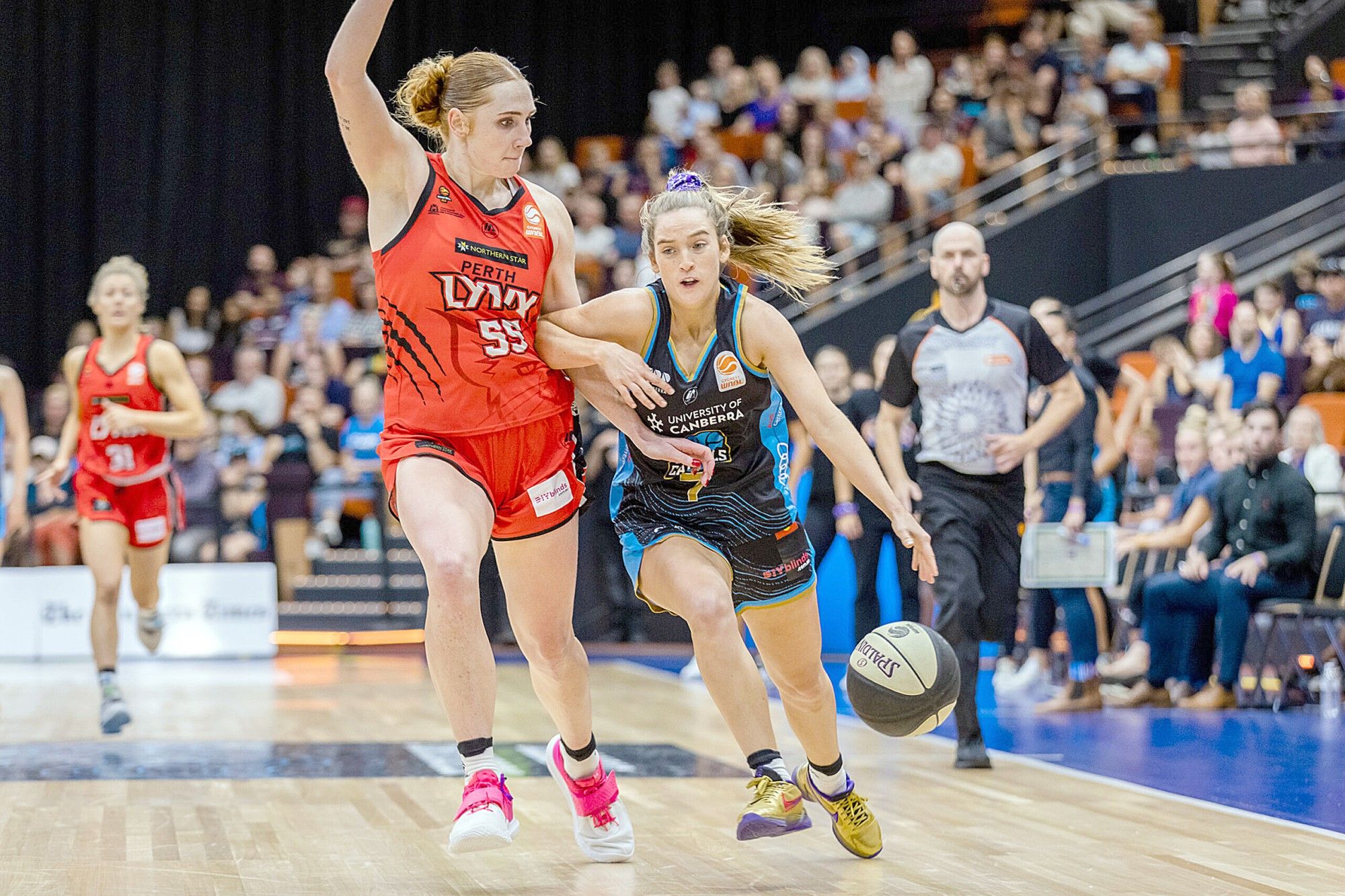 Perth Lynx’ Chloe Bibby guards Canberra Capitals’ Abby Solway during the final game of the season last Saturday night. Photo: CANBERRA CAPITALS