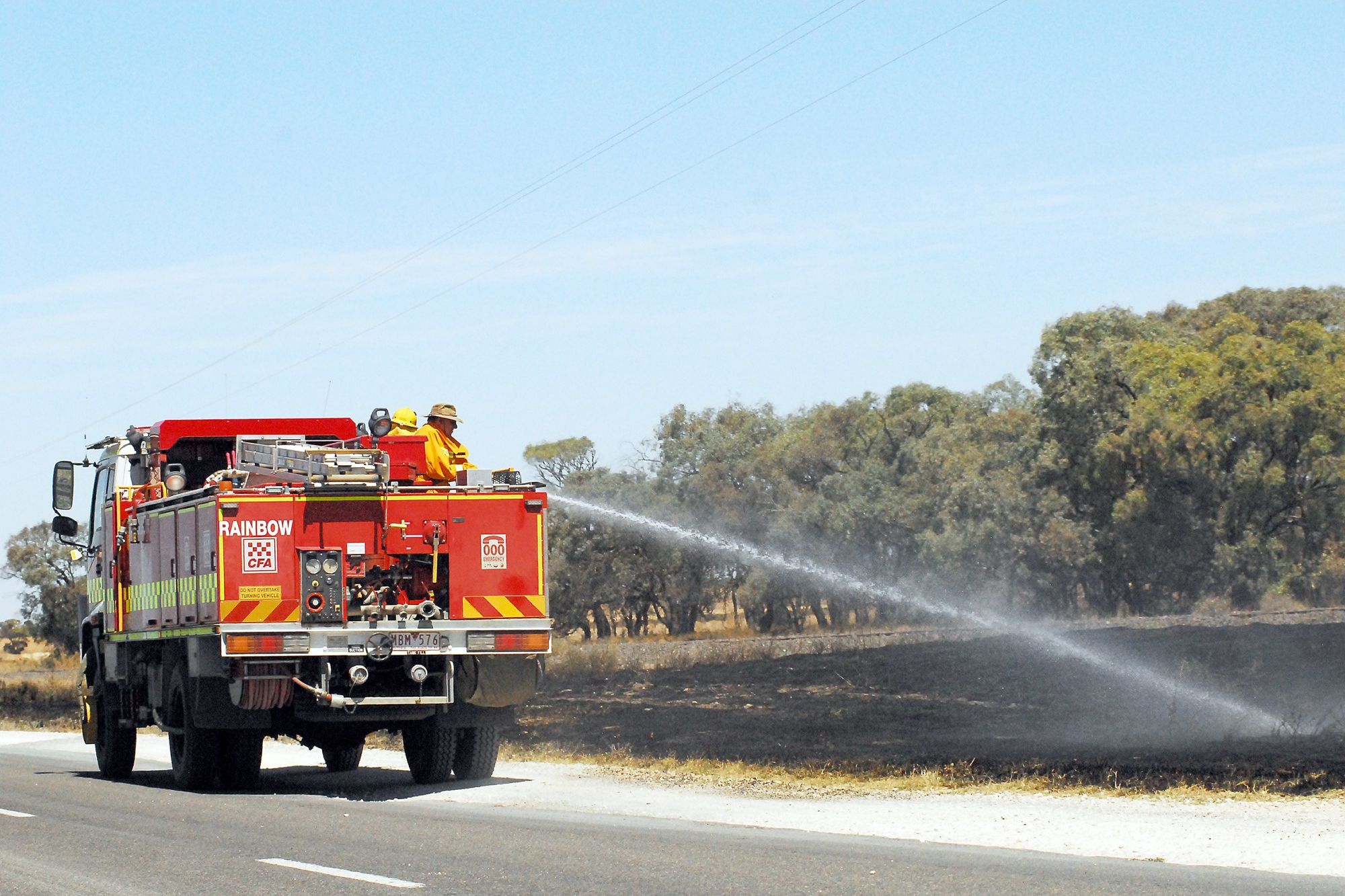 The fire was spotted by local farmers who had the fire well in hand with their private firefighting units until the southerly wind picked up, quickly spreading the fire further along the dry vegetation.
