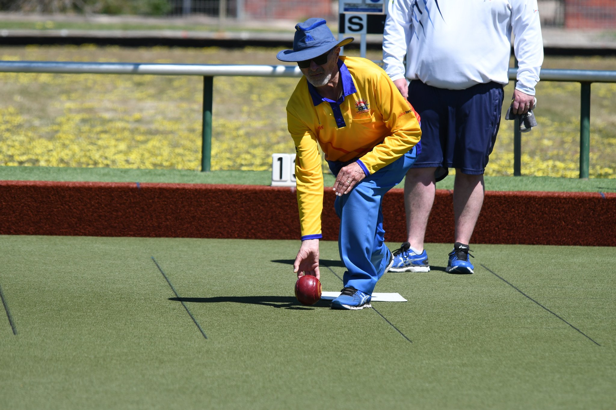 Sunnyside skipper John Ackland releases a bowl in their round three clash against Horsham Golf.