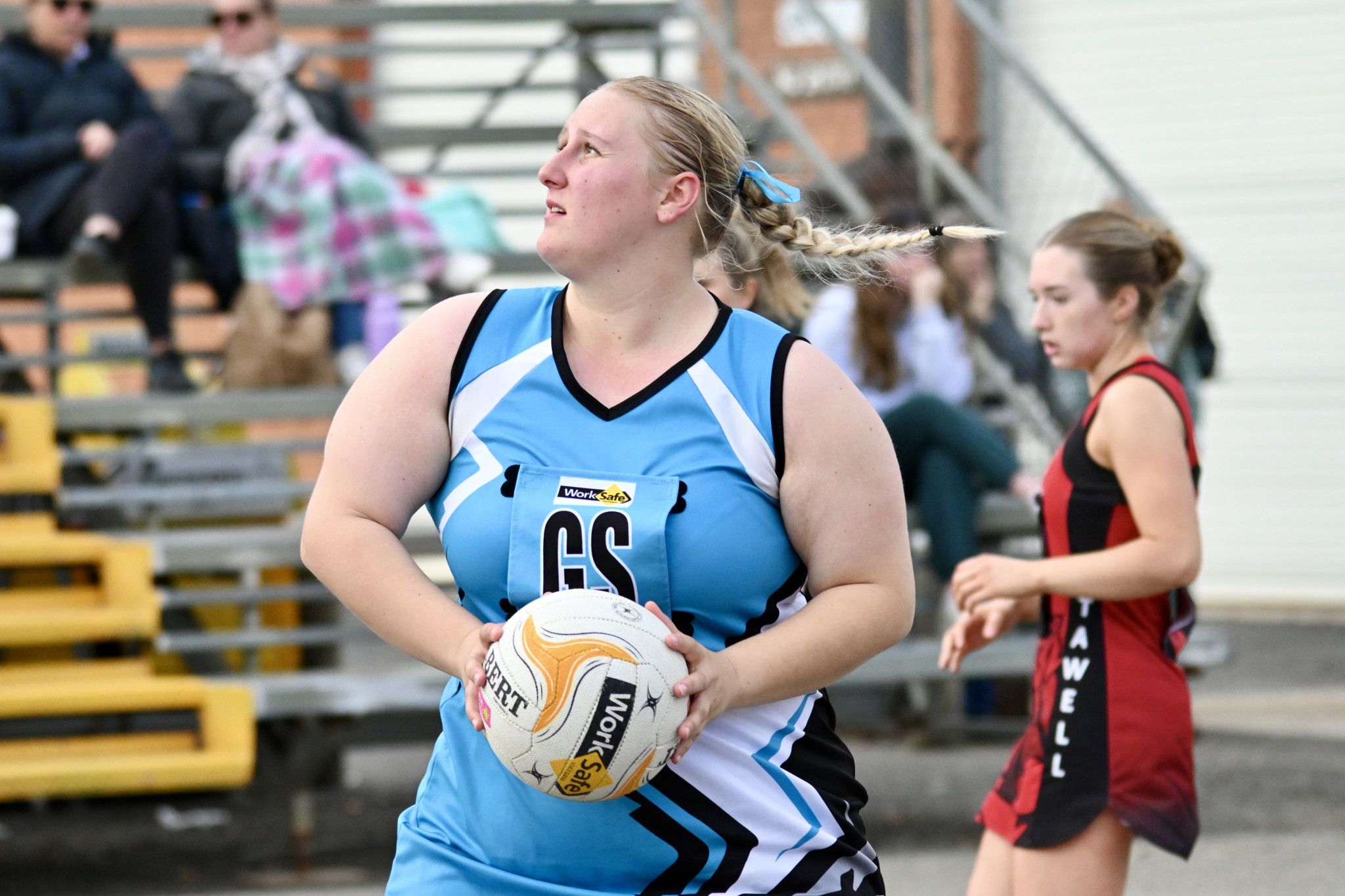 Southern Mallee Thunder's Bronte Eckermann sizes up her shot on goal.