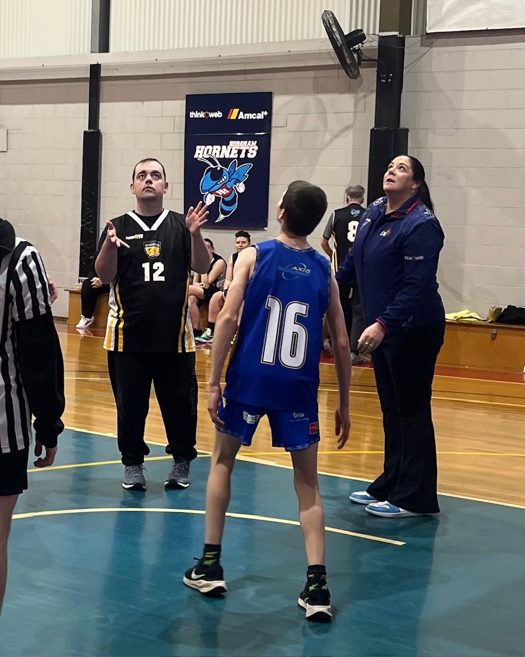 Whippets Ashely Frost shoots with Bendigo's Tristan Creeley and Rebecca McIntyre supporting.