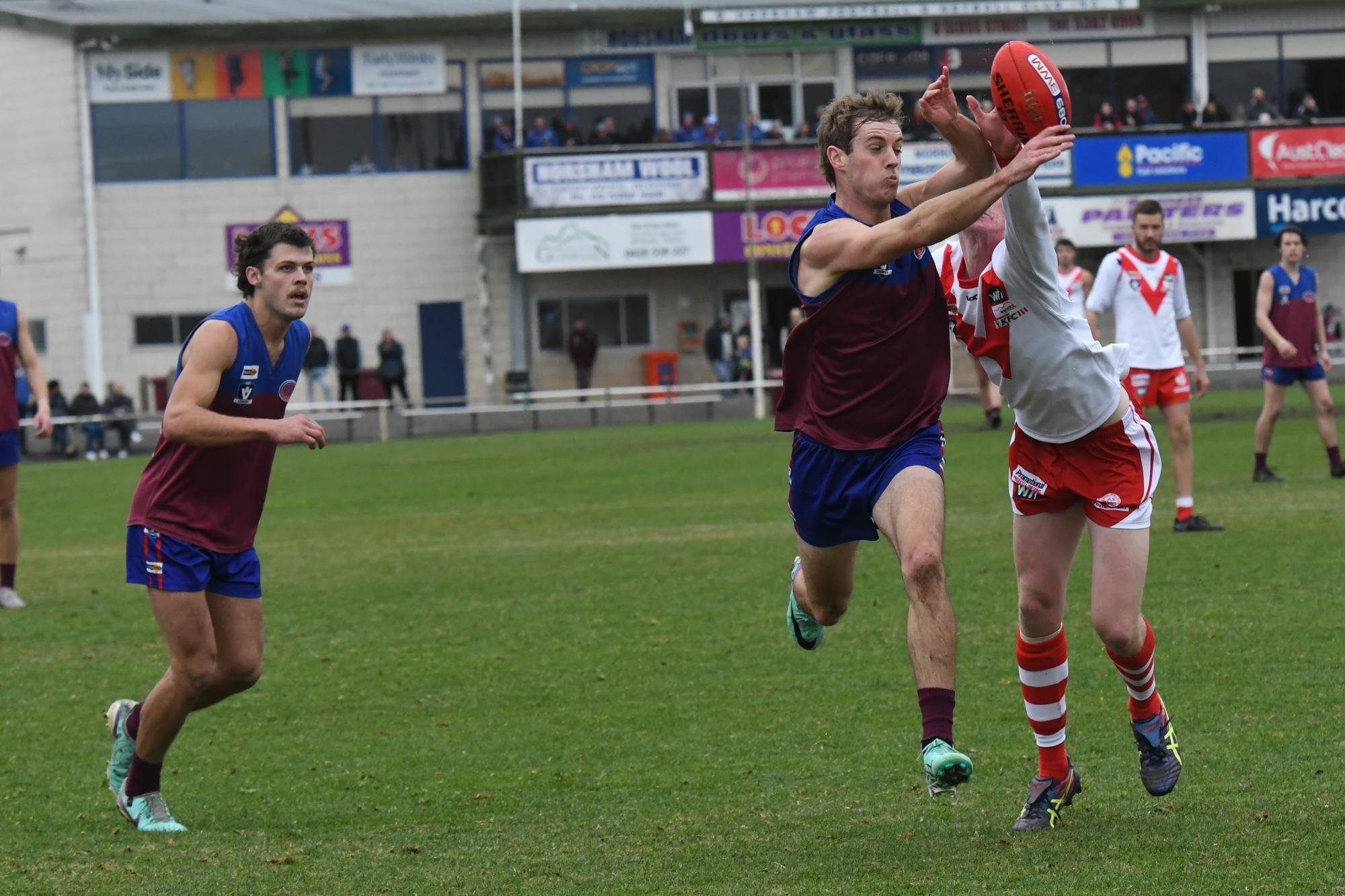 Ben Janetzki (left) tracks the football off a contest during the round 10 WFNL match against Ararat on Saturday, June 29. Picture by Lucas Holmes