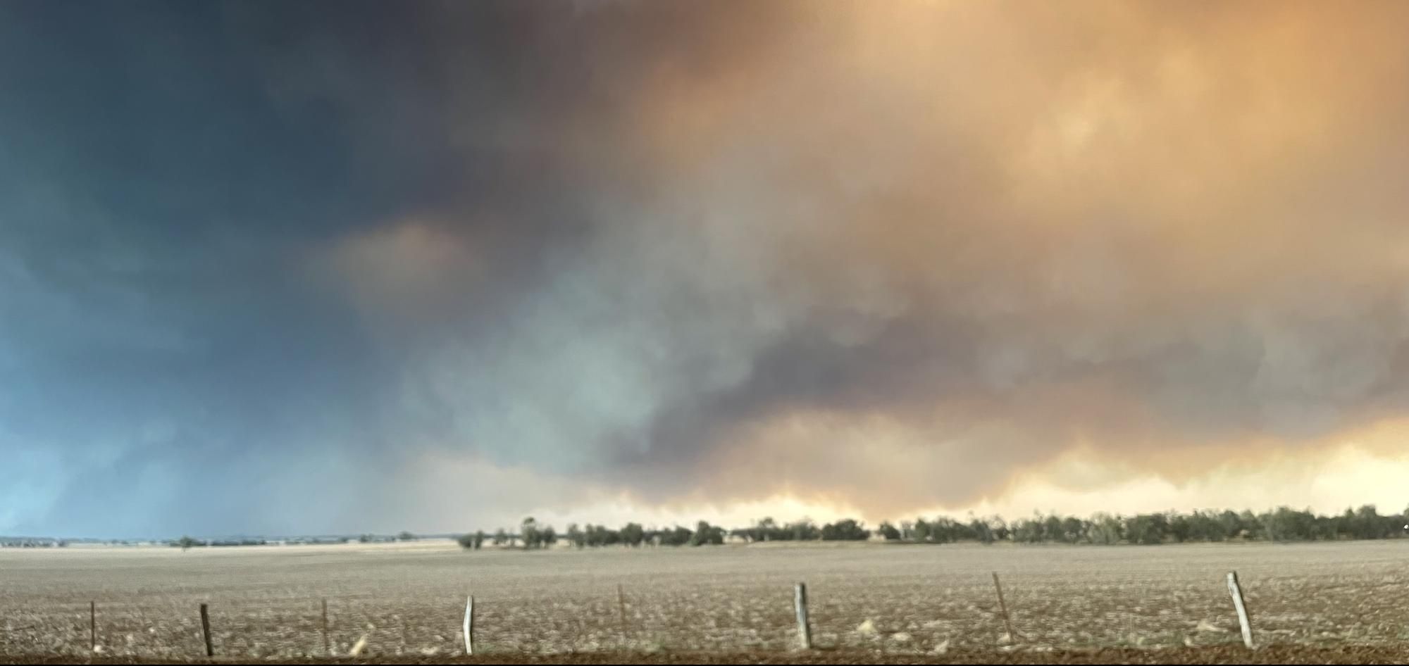 Wimmera community united as Little Desert National Park bushfire continues. Picture by Sheryl Lowe