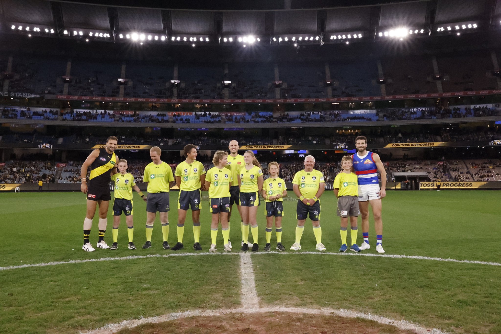 PHOTO CREDIT: DARRIAN TRAYNOR / AFL PHOTOS