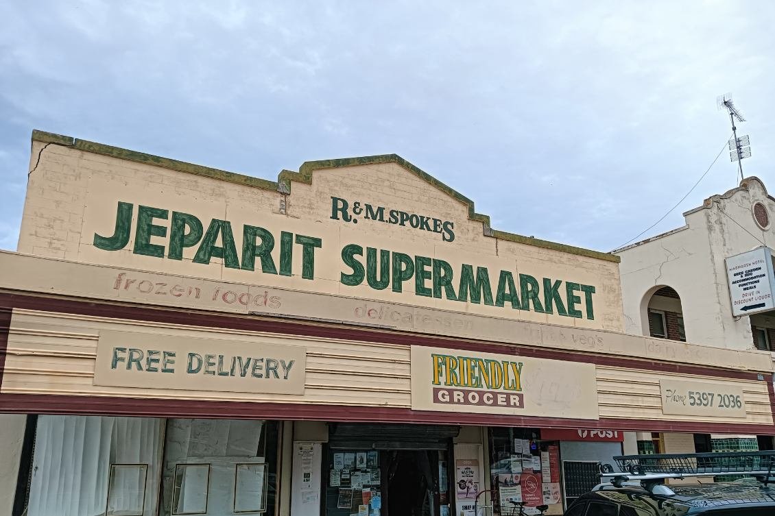 Jeparit residents are being encouraged to roll up their sleeves and support a community working bee at the local supermarket on Saturday, June 27.