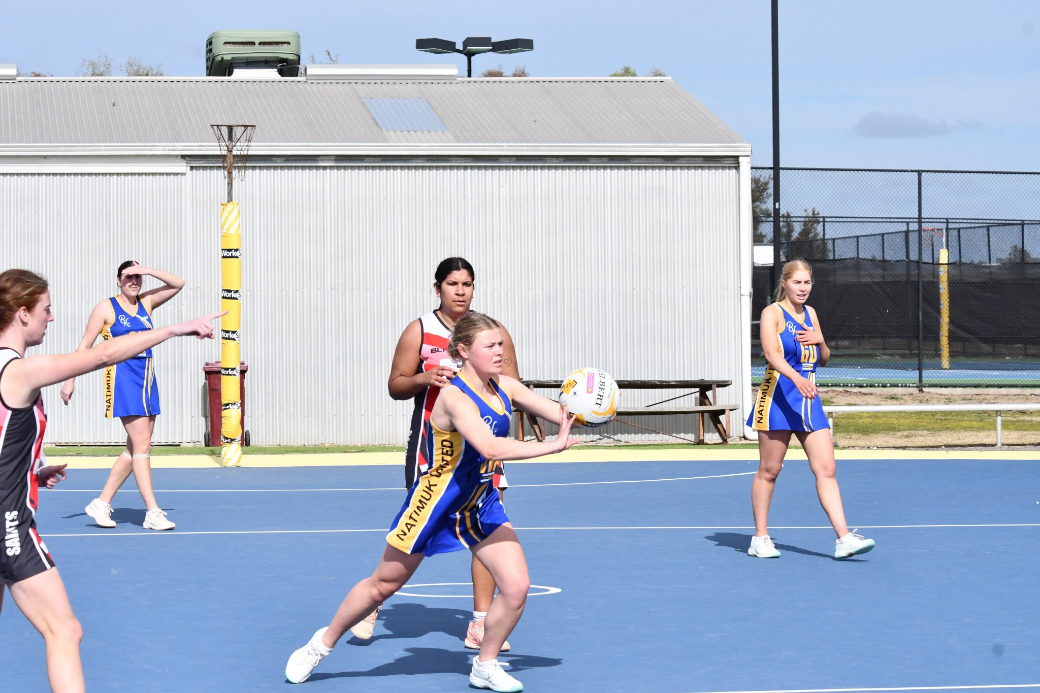 Rams Mayci Porter passes the ball. PHOTO: TONY TOMLINS