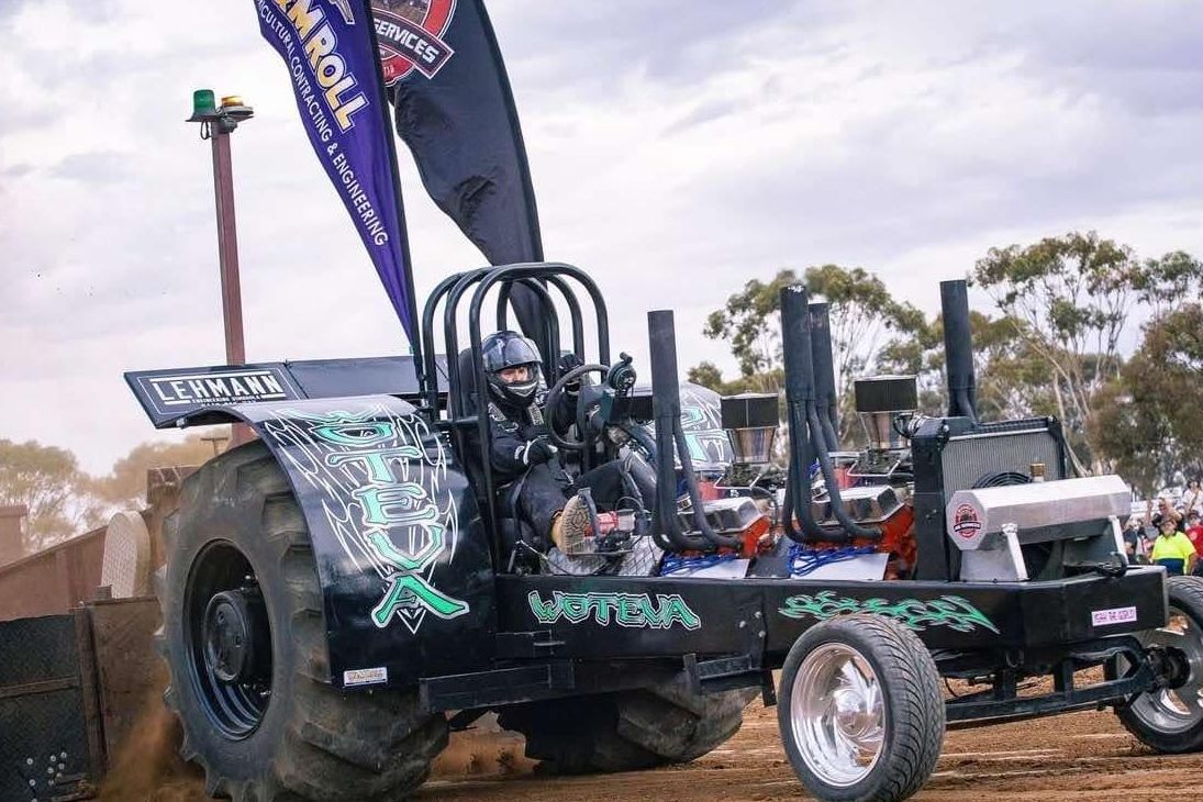 Tractor WOTEVA, driven by Sarah Cross.