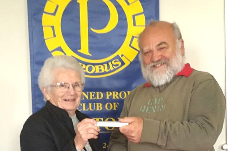 Shane Murray was thanked by member Brenda Naylor for his very interesting life presentation before his arrival in Hopetoun.