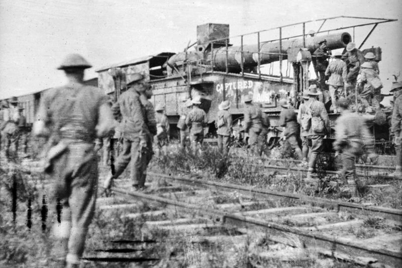 Men of the 23rd Battalion inspecting the 28cm German railway gun after its capture by AIF troops on the Somme, August 1918.