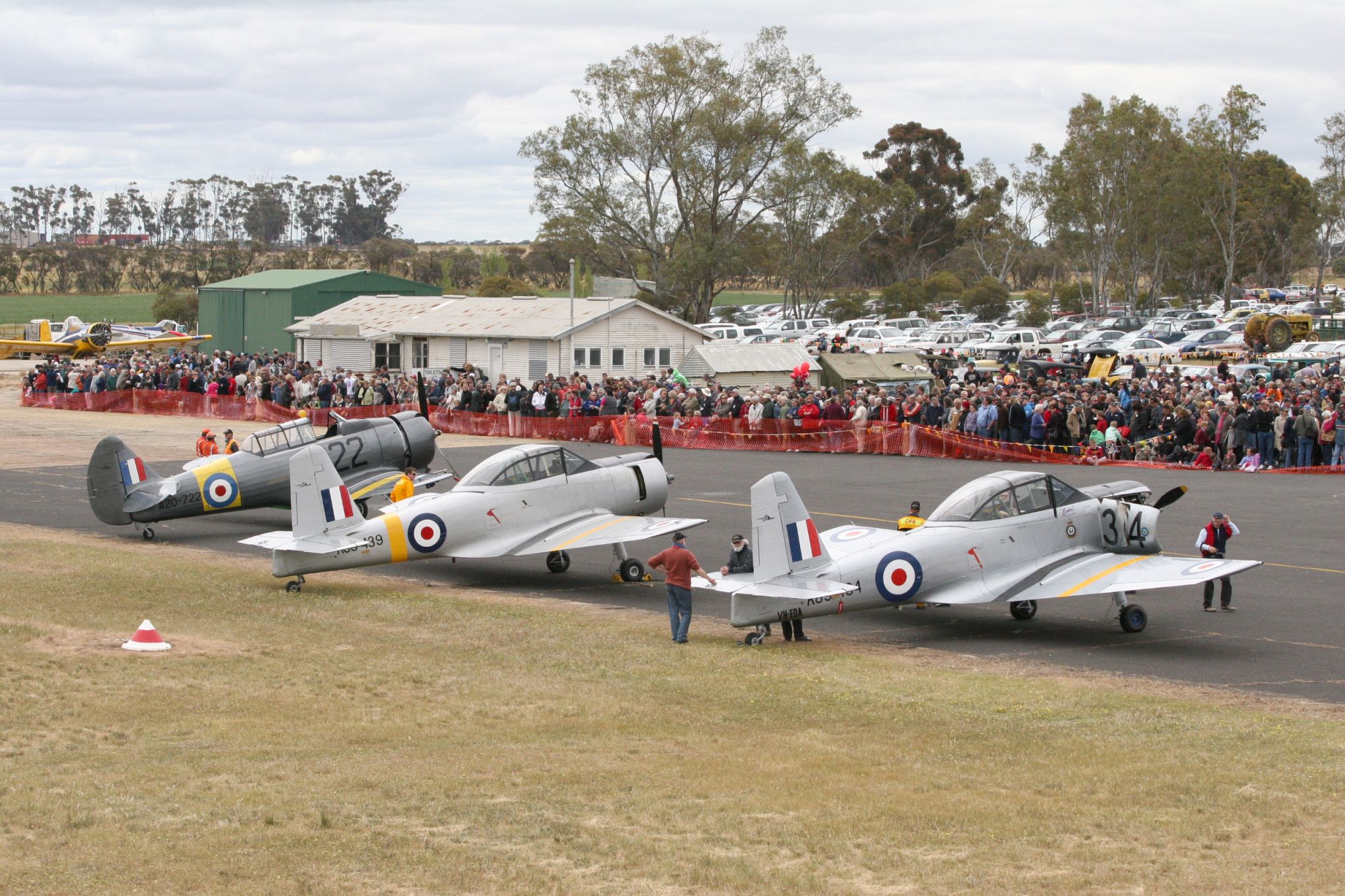 Crowds gather at a previous Nhill Airshow. CREDIT John Deckert