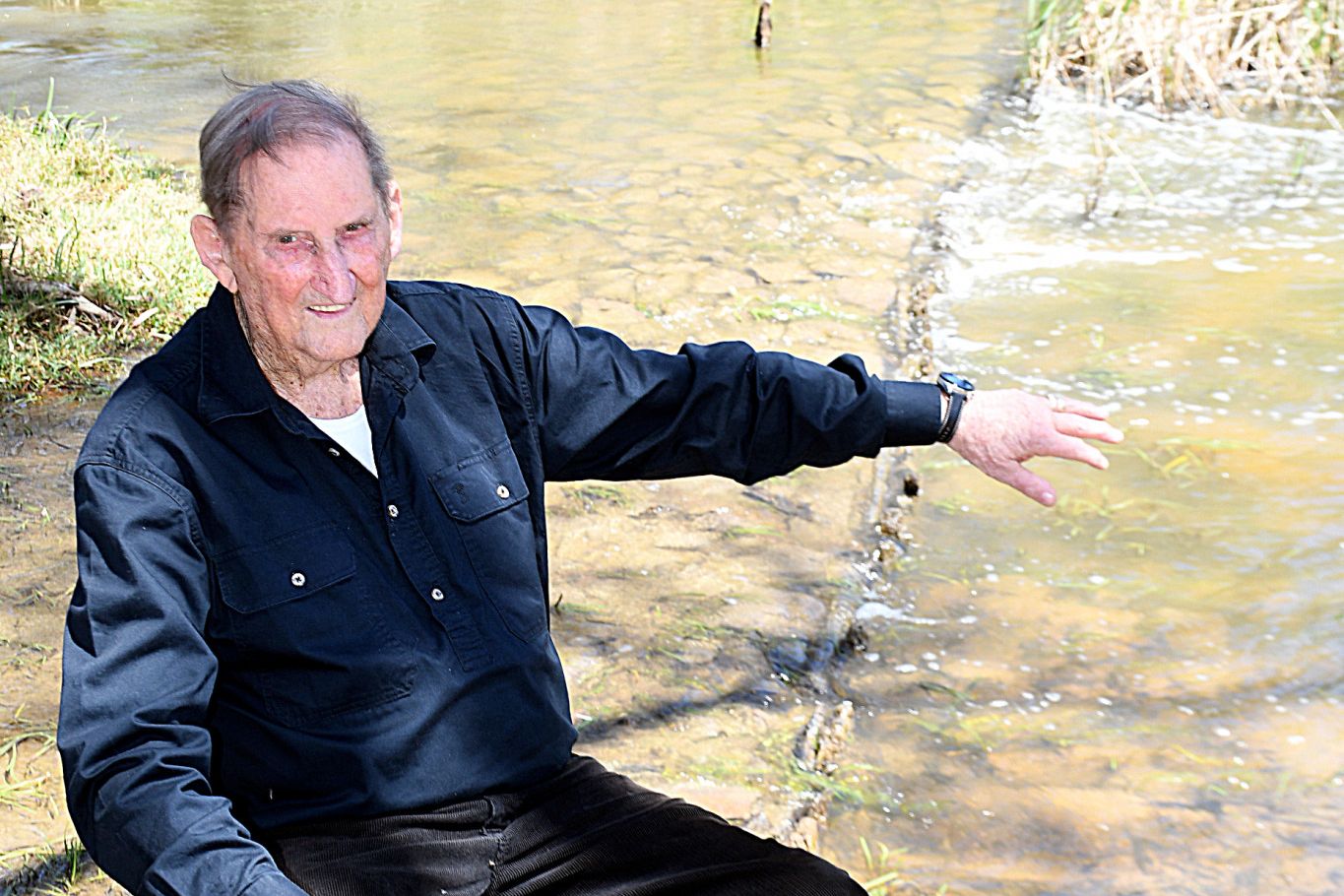 Horsham historian, Bob McIvena has undertaken extensive reseach into the history of the Wimmera Mallee's watercourses including the former Wimmera Mallee Channel system. The first instalment of this remarkable history starts in a double page spread in today 'Llifestyle' pages in today's Horsham Times. Mr McIlvena is pictured at a spillway just below the original and now defunct Dooen weir, east of Riverside, north of Horsham.