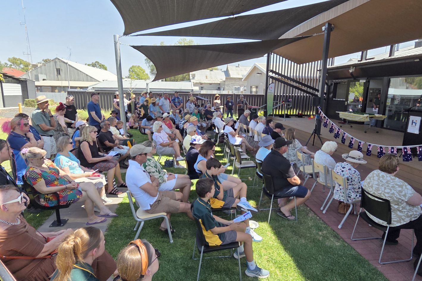 A sizeable crowd turned out despite the hot weather forecast for a late morning Australia Day on Monday. Hindmarsh mayor, Cr Ron Ismay addressed the enthusiastic crowd who stayed mostly in the shade and enjoyed a morning tea served up by the Dimboola CWA.
