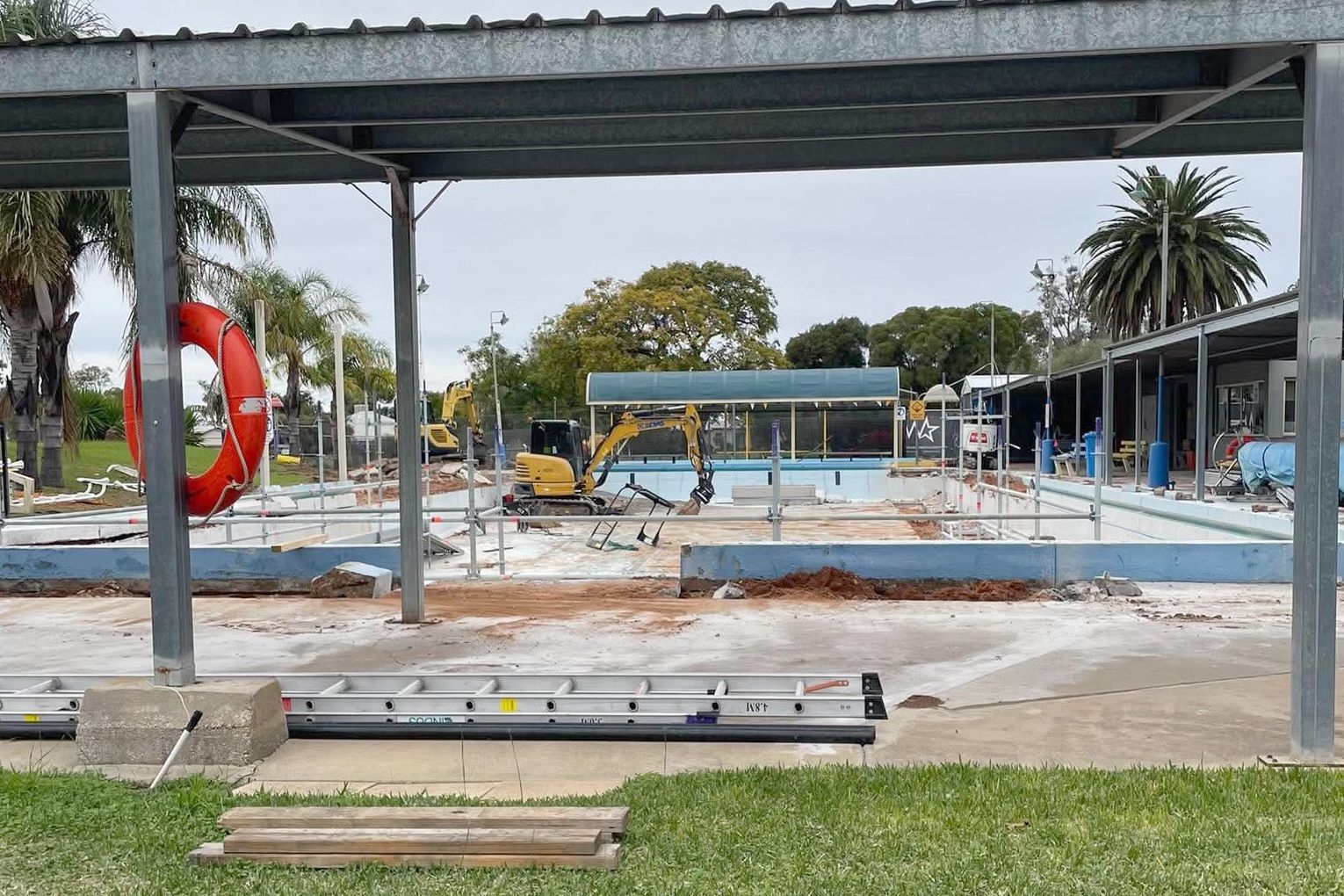 Construction works have started on the long-awaited Hopetoun Swimming Pool upgrade.