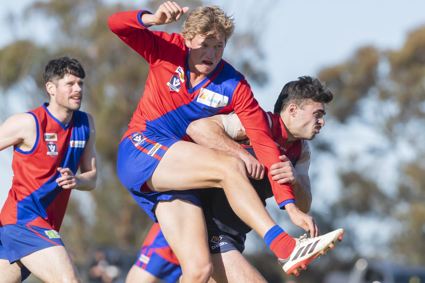 Patrick Mills gets a kick away as he is tackled by Laharum's Pat Lattanzio.