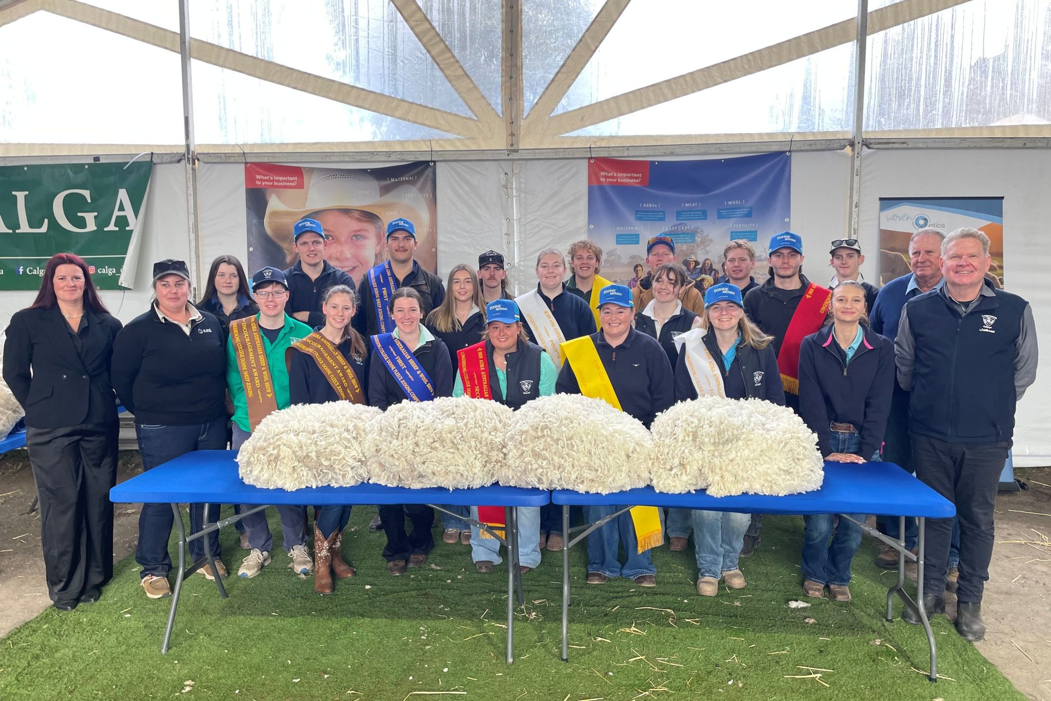 Longerenong College Wool Classing students with Dohne Sheep Breeders&rsquo; Association representatives.