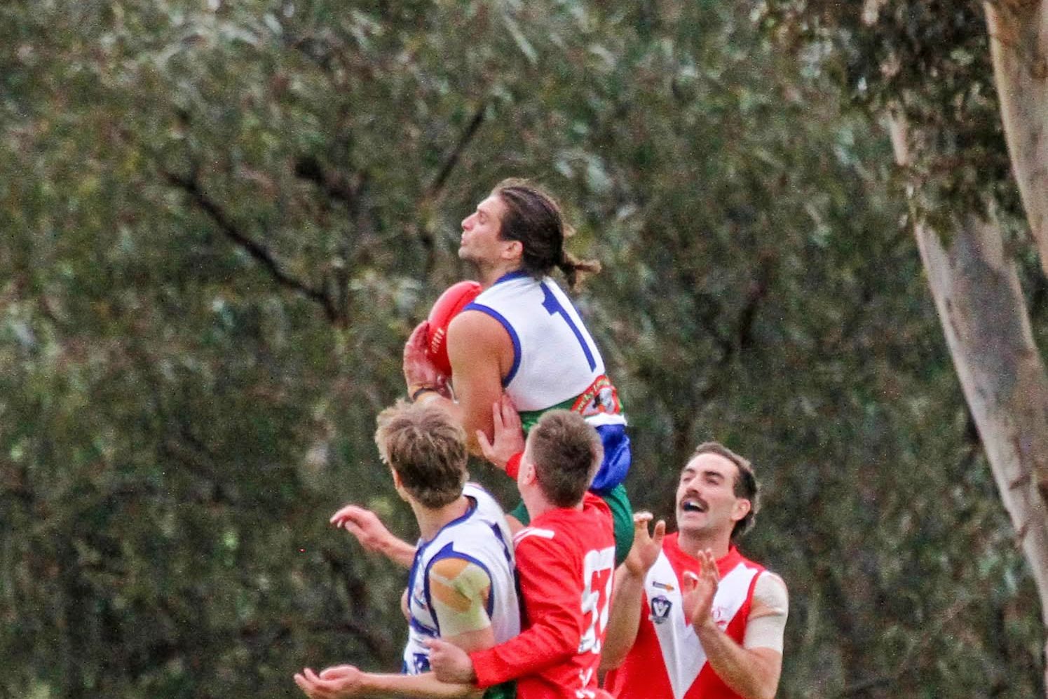 Tyler Roos takes a strong pack mark as Kaniva Leeor United stormed back into the top five with a 146-point win over Taylors Lake. Roos kicked seven goals as the Cougars had 12 goal scorers.
