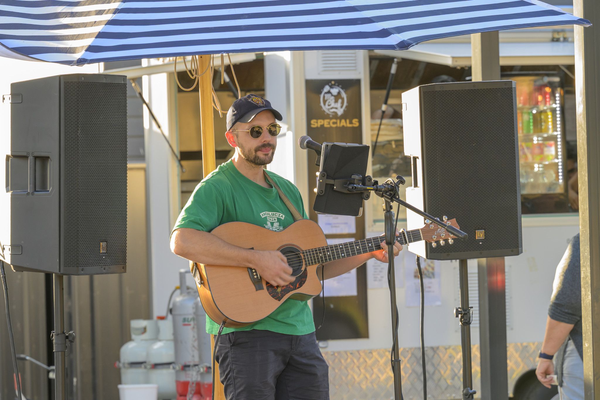 Levi Mellington (Performer).